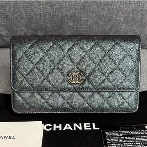 CHANEL CC Flap Clutch with Quilted Iridescent leather